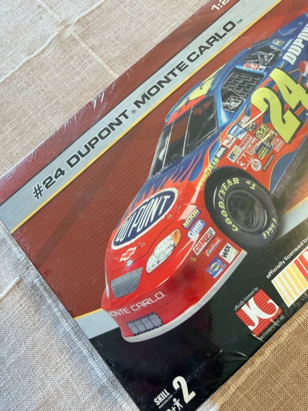 Jeff Gordon Nascar Dupont 2005 Monte Carlo Model AMT-ERTL #24 Model kit #38294